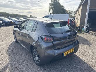 Peugeot 208 1.2 PT Active Pack picture 9