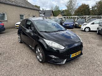 Vaurioauto  passenger cars Ford Fiesta 1.6 ST2 2015/2