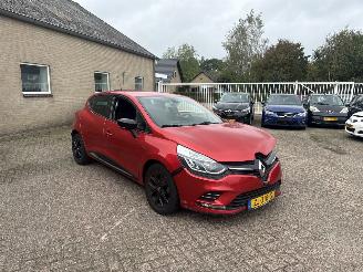 krockskadad bil auto Renault Clio 0.9 TCe Intense 2019/1