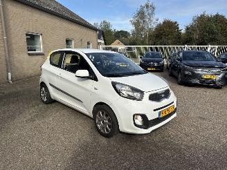 Damaged car Kia Picanto 1.0 CVVT ISG Comf.P. 2013/6