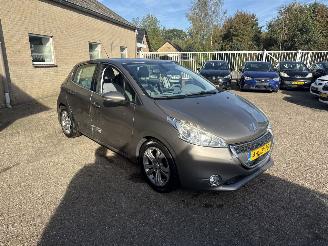 uszkodzony samochody osobowe Peugeot 208 1.6 VTi Allure AUTOMAAT REST BPM €700,-!!! 2013/5