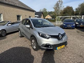 uszkodzony samochody osobowe Renault Captur 1.2 TCe Expression 2013/9