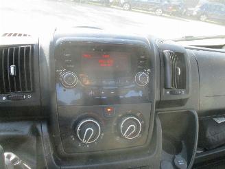 Peugeot Boxer 335 2.2 HDI L4 Prem. picture 14