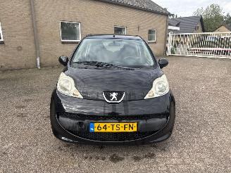 Peugeot 107 1.0-12V XS picture 2