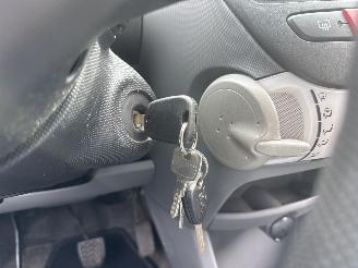 Peugeot 107 1.0-12V XS picture 17