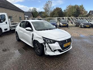 Vaurioauto  passenger cars Peugeot 208 1.2 PT Allure Pack AUTOMAAT REST BPM €1400,-!!! 2021/12