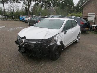 Renault Clio 1.0 TCe Bi-Fuel Intens picture 3