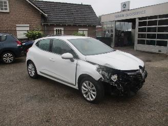 skadebil auto Renault Clio 1.0 TCe Bi-Fuel Intens 2021/10