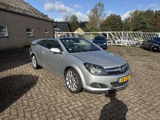 skadebil auto Opel Astra TWIN TOP 1.8 Cosmo WEINIG KILOMETERS 2006/10
