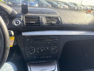 BMW 1-serie 118i Executive Cabrio picture 16