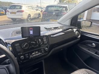 Volkswagen Up! 1.0 move up! Bluemotion picture 14