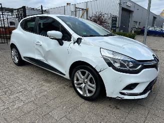 Damaged car Renault Clio 1.0 TCe Life 2024/10