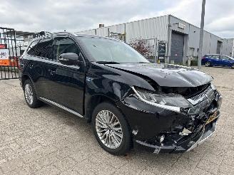 Coche accidentado Mitsubishi Outlander 2.4 PHEV Intense 2018/10