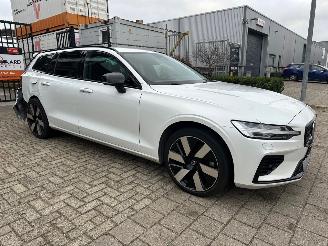 Voiture accidenté Volvo V-60 2.0 T6 Plug-in hybrid AWD Plus Bright 2023/6