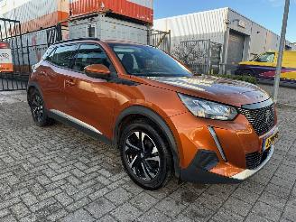 Schadeauto Peugeot 2008 1.2 PureTech Allure 2020/9