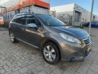 krockskadad bil auto Peugeot 2008 1.2 VTi Allure Pack Premium Plus 2014/2
