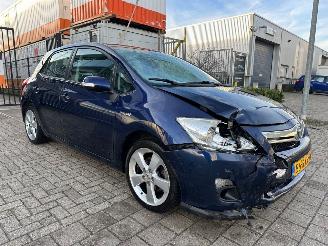 Vaurioauto  passenger cars Toyota Auris 1.8 Full Hybrid Executive 2011/8