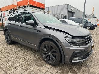 Schadeauto Volkswagen Tiguan 1.5 TSI ACT Highline Business R 2019/12