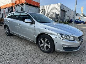 Schadeauto Volvo V-60 2.0 D3 R-Design Automaat 2016/12