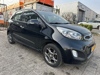 Schadeauto Kia Picanto 1.0 CVVT Design Edition 2013/5