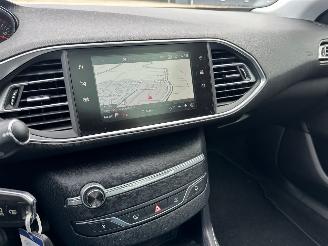 Peugeot 308 1.2 PureTech Blue Lease Premium picture 12