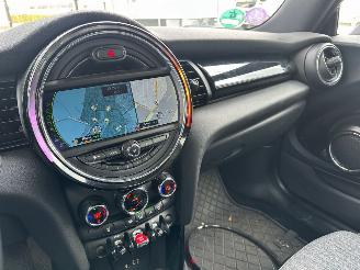 Mini Cooper 1.5 First Born Edition picture 13