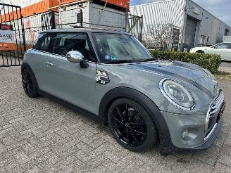Voiture accidenté Mini Cooper 1.5 First Born Edition 2014/10