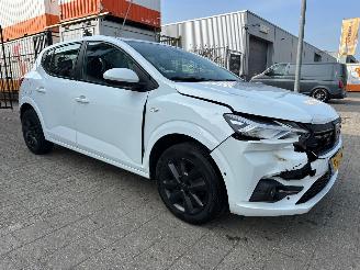 damaged passenger cars Dacia Sandero 1.0 TCe 100 Bi-Fuel Essential 2022/10