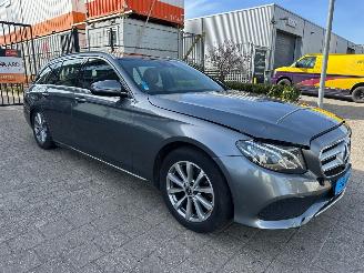Vaurioauto  passenger cars Mercedes E-klasse Estate 200 d Business Solution 2019/1