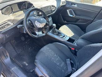 Peugeot 308 1.2 PureTech Allure picture 8