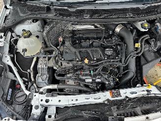 Opel Astra ST 1.2 Edition picture 3