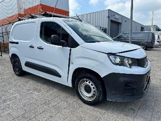 krockskadad bil bedrijf Peugeot Partner 1.5 BlueHDi 100 S&S L1 2023/4