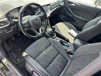 Opel Astra 1.2 Business Elegance picture 8