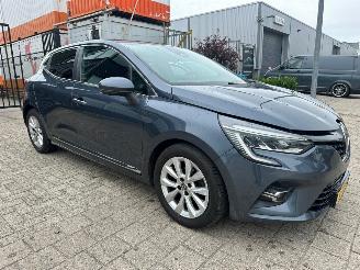 Damaged car Renault Clio 1.0 TCe Intens 2019/10