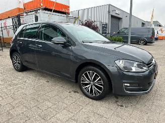 Schadeauto Volkswagen Golf 1.2 TSI Automaat Connected Series 2016/9