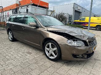krockskadad bil auto Volvo V-70 2.0 D4 Nordic+ 2014/5