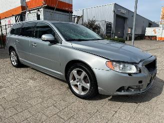 Schadeauto Volvo V-70 2.5T Automaat Summum 2008/4