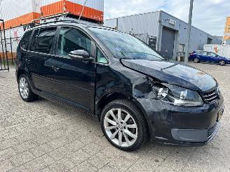 Damaged car Volkswagen Touran 1.4 TSI Comfortline 7p. 2013/10