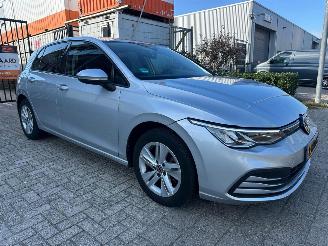 Schadeauto Volkswagen Golf 1.0 eTSI Life 2021/1