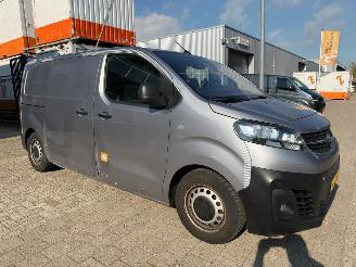 krockskadad bil bedrijf Opel Vivaro L2 75 kWh 2023/6
