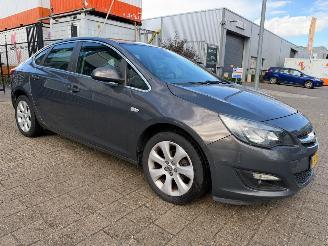Schadeauto Opel Astra 1.4 Turbo Business+ 2014/6