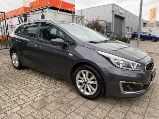 Voiture accidenté Kia Cee d Sportswagon 1.6 GDI First Edition 2015/7