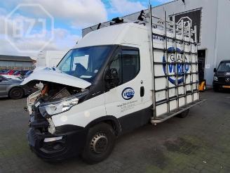 damaged passenger cars Iveco New Daily New Daily VI, Van, 2014 33S12, 35C12, 35S12 2018/5