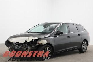 Coche siniestrado Peugeot 308 308 SW (L4/L9/LC/LJ/LR), Combi 5-drs, 2014 / 2021 1.2 12V e-THP PureTech 130 2021/3