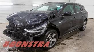 Coche siniestrado Renault Mégane Megane IV Estate (RFBK), Combi 5-drs, 2016 1.3 TCE 160 16V 2021/12