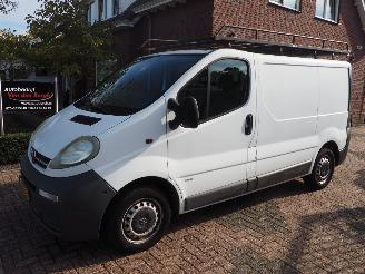 krockskadad bil bedrijf Opel Vivaro 1.9 DI L1H1 2001/10