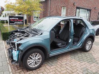 krockskadad bil auto Volkswagen T-Roc 1.0 TSI Life 2023/9