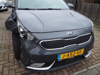 krockskadad bil auto Kia Niro 1.6 firs edition hybrid 2017/1