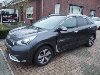 krockskadad bil auto Kia Niro 1.6 firs edition hybrid 2017/1