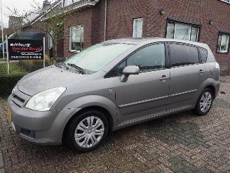 Vaurioauto  passenger cars Toyota Corolla-verso 1.8 VVT-i Sol 7Persoons 2004/9